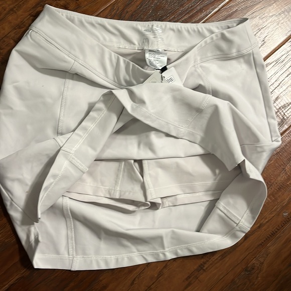 Adidas Skirt with shorts under for golf - Picture 5 of 5